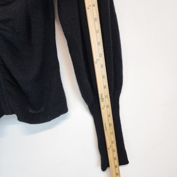 Frame Cashmere Sweater Size M Black Cropped Bell Sleeve Shirred V-neck Luxe Chic - Picture 10 of 14